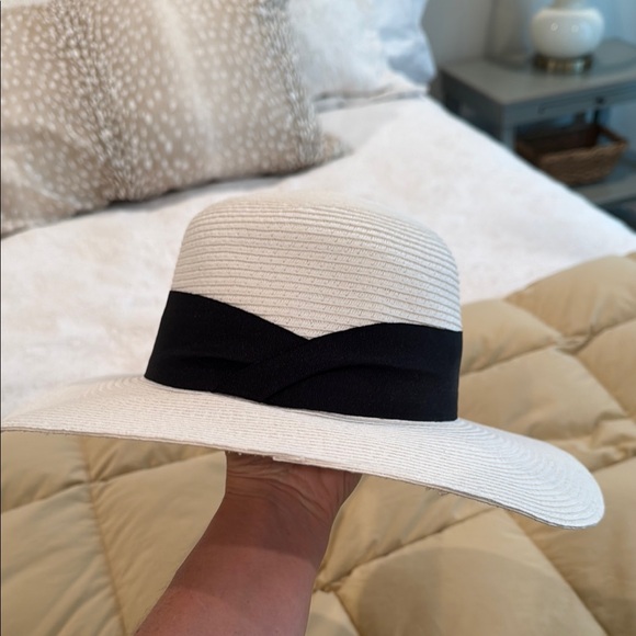 Tilley “Toyo” White and Black Wide Brim Sun Hat - Picture 3 of 5